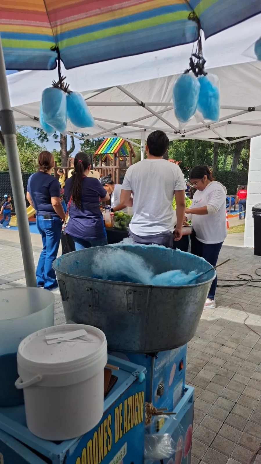 Vasos de granizada servidos durante una actividad